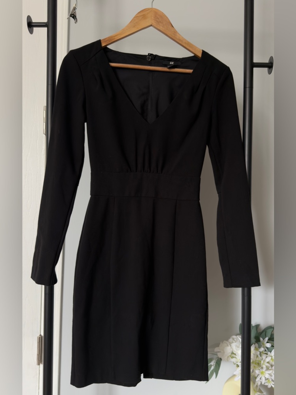 H&M Black Long-Sleeve V-Neck Mini Dress Gold Zip Sleeve Fitted | Size 2